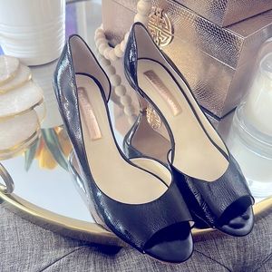 European size is 38 1/2 US 7 1/2 but they run big .. I am size 8 and they fit